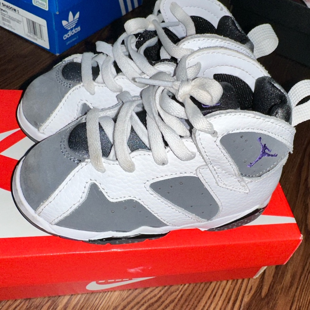 Retro 7s - Picture 2 of 2